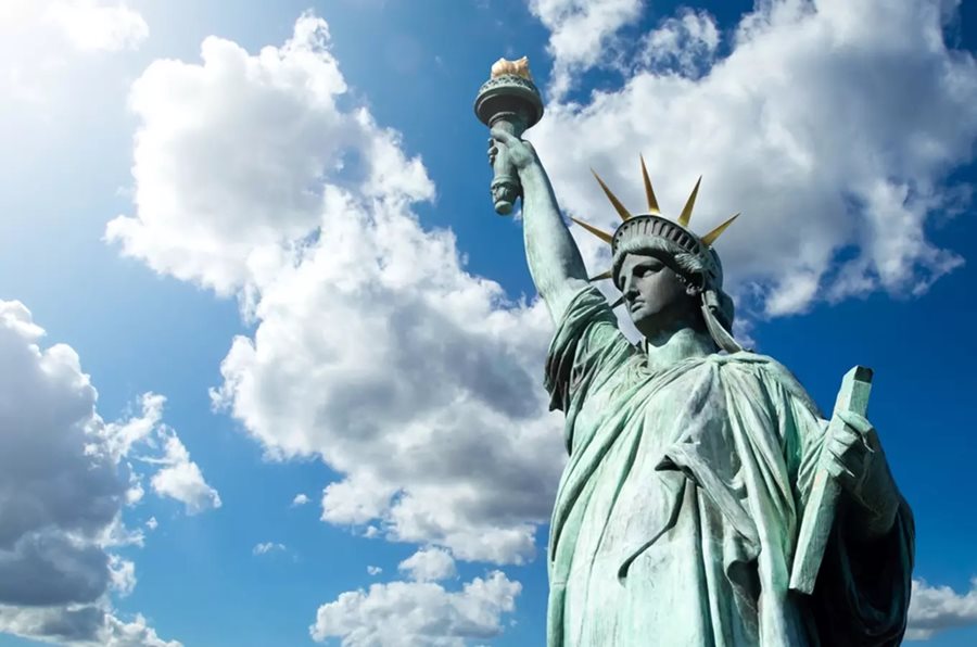 Imigrace do USA v roce 2026: Jaké jsou vaše možnosti a jak financovat svůj „americký sen“?