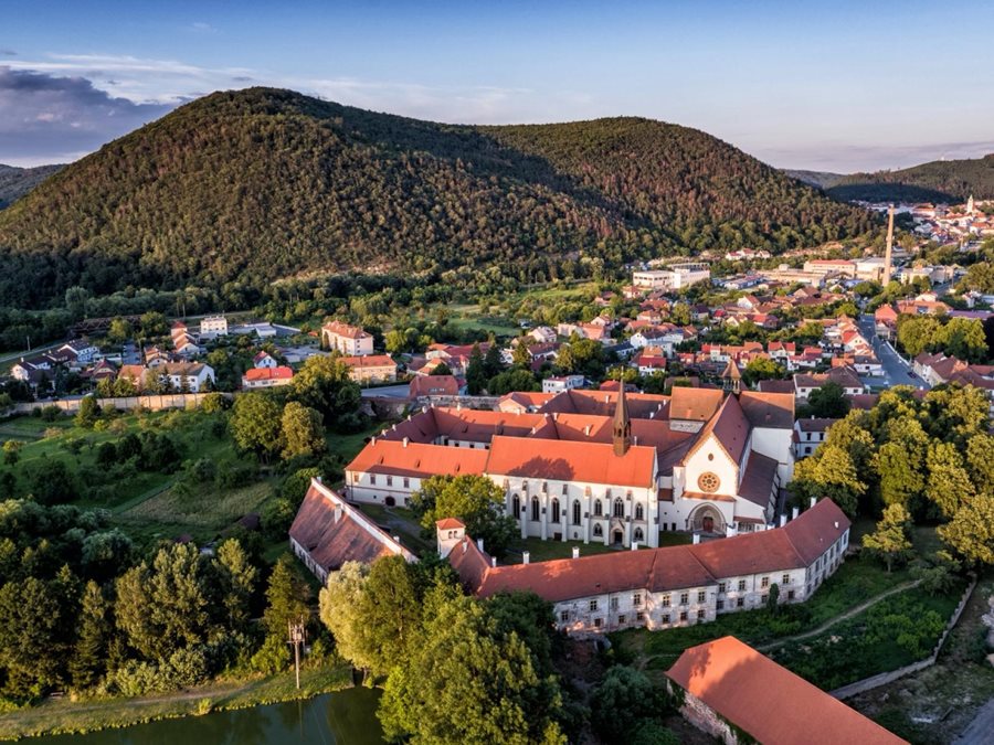 Porta Coeli v Předklášteří: Brána nebes, která vás uchvátí i po staletích