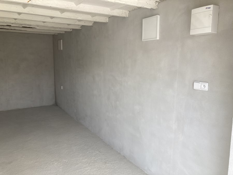 Nové omítky krok za krokem: Od jádrové vrstvy až po poctivý ručně točený štuk